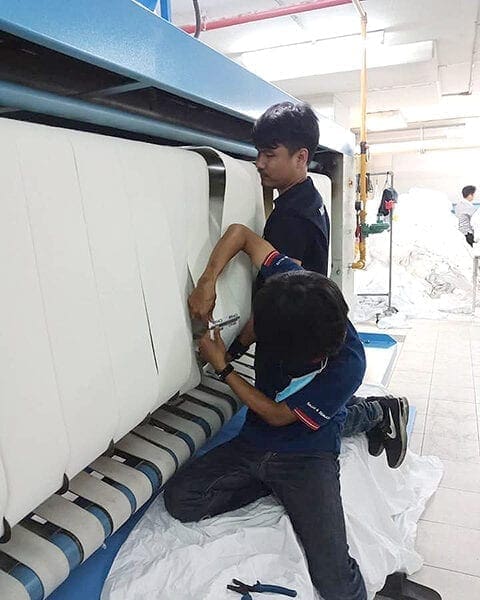 งานติดตั้งสายพานรีดผ้า NICHOLINE สำหรับเครื่องรีดผ้า IMAGE