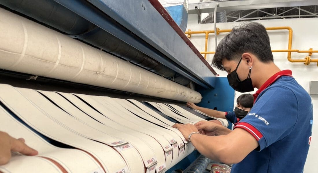 งานติดตั้งสายพานป้อนผ้าคอตตอน และ สายพานรีดผ้า NICHOLINE สำหรับเครื่องรีดผ้า CHICAGO - 6