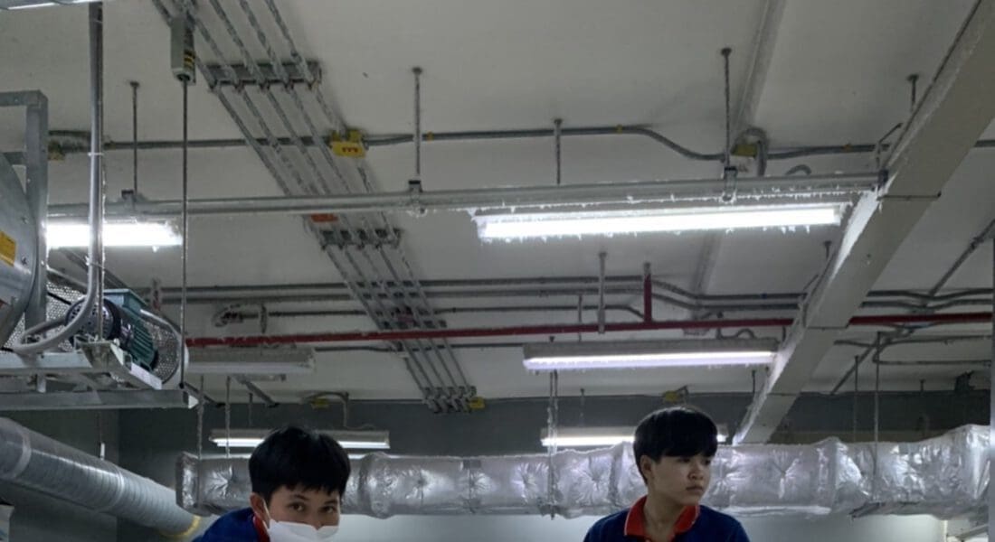 งานติดตั้งผ้าสักหลาดหุ้มลูกกลิ้ง NICHOLINE สำหรับเครื่องรีดผ้าแบบกระทะ ELECTROLUX - 10