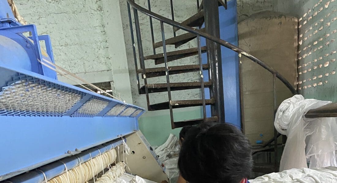 งานติดตั้งสายพานป้อนผ้าโพลีเอสเตอร์ NICHOLINE สำหรับเครื่องรีดผ้า IMAGE - 7