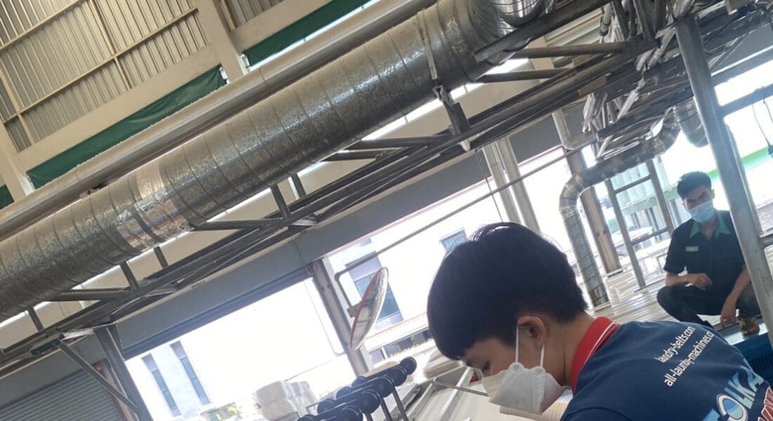 งานติดตั้งผ้าสักหลาดหุ้มลูกกลิ้ง NICHOLINE สำหรับเครื่องรีดผ้าแบบกระทะ IMAGE - 33