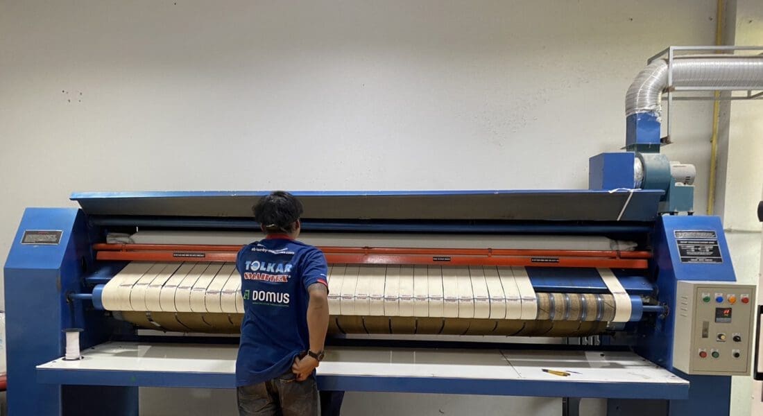 งานติดตั้งสายพานป้อนผ้า ผ้าสักหลาดหุ้มลูกกลิ้ง VERTEX เครื่องรีดผ้า CHICAGO - 66022301 - 8