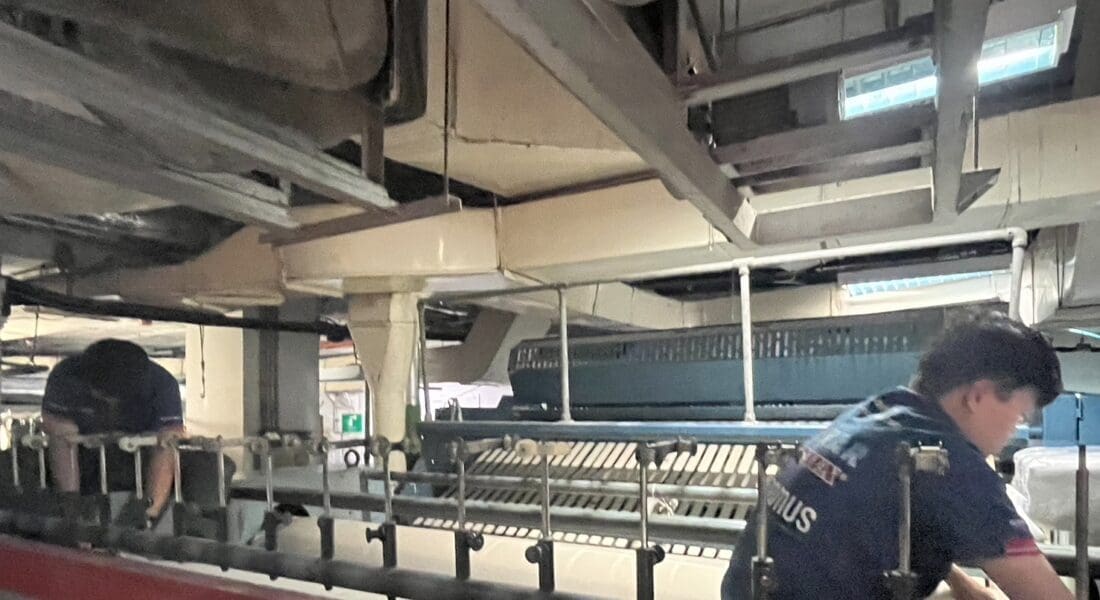 67031401 - งานติดตั้ง ผ้าสักหลาดหุ้มลูกกลิ้ง NICHOLINE เครื่องรีดผ้าแบบกระทะ - 1