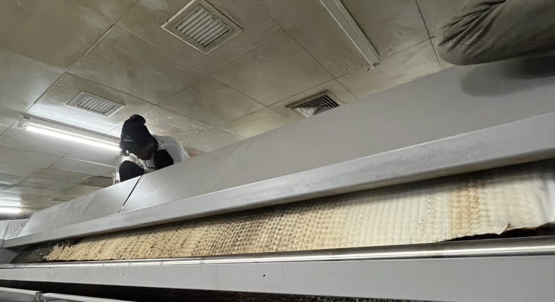 67052201 - งานติดตั้ง ผ้าสักหลาดหุ้มลูกกลิ้ง NICHOLINE เครื่องรีดผ้าแบบกระทะ BMM WESTON - 3