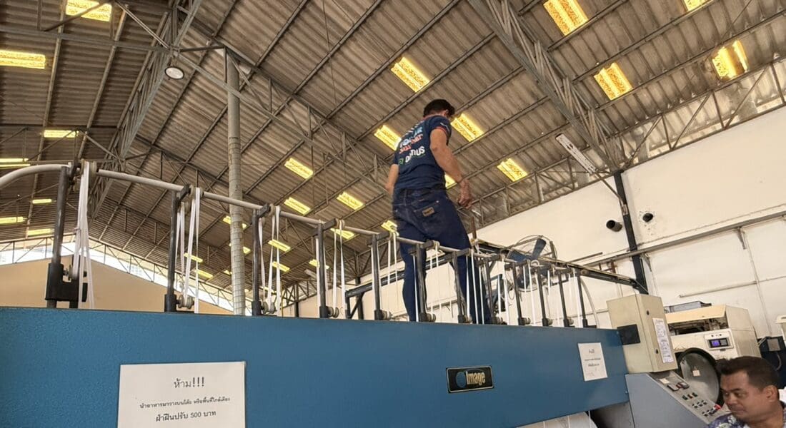 69040801 - งานติดตั้ง ผ้าสักหลาดหุ้มลูกกลิ้ง NICHOLINE เครื่องรีดผ้าแบบกระทะ IMAGE - 14