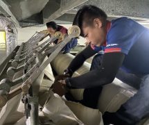 งานติดตั้งผ้าสักหลาดหุ้มลูกกลิ้ง NICHOLINE สำหรับเครื่องรีดผ้าแบบกระทะ - 1