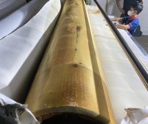 งานติดตั้งผ้าสักหลาดหุ้มลูกกลิ้ง NICHOLINE สำหรับเครื่องรีดผ้าแบบกระทะ - 12