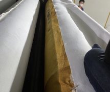 งานติดตั้งผ้าสักหลาดหุ้มลูกกลิ้ง NICHOLINE สำหรับเครื่องรีดผ้าแบบกระทะ - 13