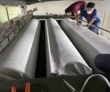 งานติดตั้งผ้าสักหลาดหุ้มลูกกลิ้ง NICHOLINE สำหรับเครื่องรีดผ้าแบบกระทะ - 15