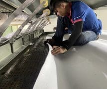 งานติดตั้งผ้าสักหลาดหุ้มลูกกลิ้ง NICHOLINE สำหรับเครื่องรีดผ้าแบบกระทะ - 3