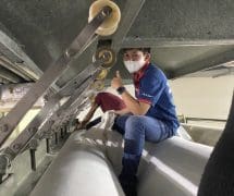 งานติดตั้งผ้าสักหลาดหุ้มลูกกลิ้ง NICHOLINE สำหรับเครื่องรีดผ้าแบบกระทะ - 5