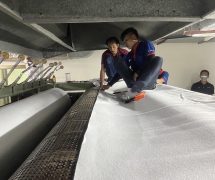 งานติดตั้งผ้าสักหลาดหุ้มลูกกลิ้ง NICHOLINE สำหรับเครื่องรีดผ้าแบบกระทะ - 8