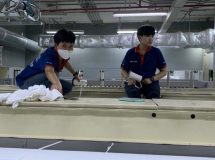 งานติดตั้งผ้าสักหลาดหุ้มลูกกลิ้ง NICHOLINE สำหรับเครื่องรีดผ้าแบบกระทะ ELECTROLUX - 10