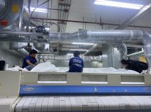 งานติดตั้งผ้าสักหลาดหุ้มลูกกลิ้ง NICHOLINE สำหรับเครื่องรีดผ้าแบบกระทะ ELECTROLUX - 3