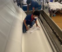 งานติดตั้งผ้าสักหลาดหุ้มลูกกลิ้ง NICHOLINE สำหรับเครื่องรีดผ้าแบบกระทะ IMAGE - 31