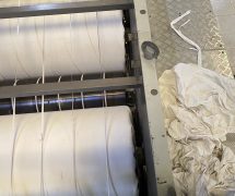 งานติดตั้ง ผ้าสักหลาดหุ้มลูกกลิ้ง VERTEX สำหรับเครื่องรีดผ้าแบบกระทะ IMAGE - 51
