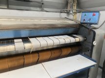 งานติดตั้งเทปพันลูกกลิ้ง VERTEX สำหรับเครื่องรีดผ้าแบบสายพาน - 1