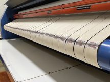 งานติดตั้งสายพานป้อนผ้า ผ้าสักหลาดหุ้มลูกกลิ้ง VERTEX เครื่องรีดผ้า CHICAGO - 66022301 - 14