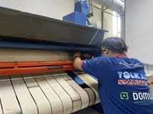 งานติดตั้งสายพานป้อนผ้า ผ้าสักหลาดหุ้มลูกกลิ้ง VERTEX เครื่องรีดผ้า CHICAGO - 66022301 - 2